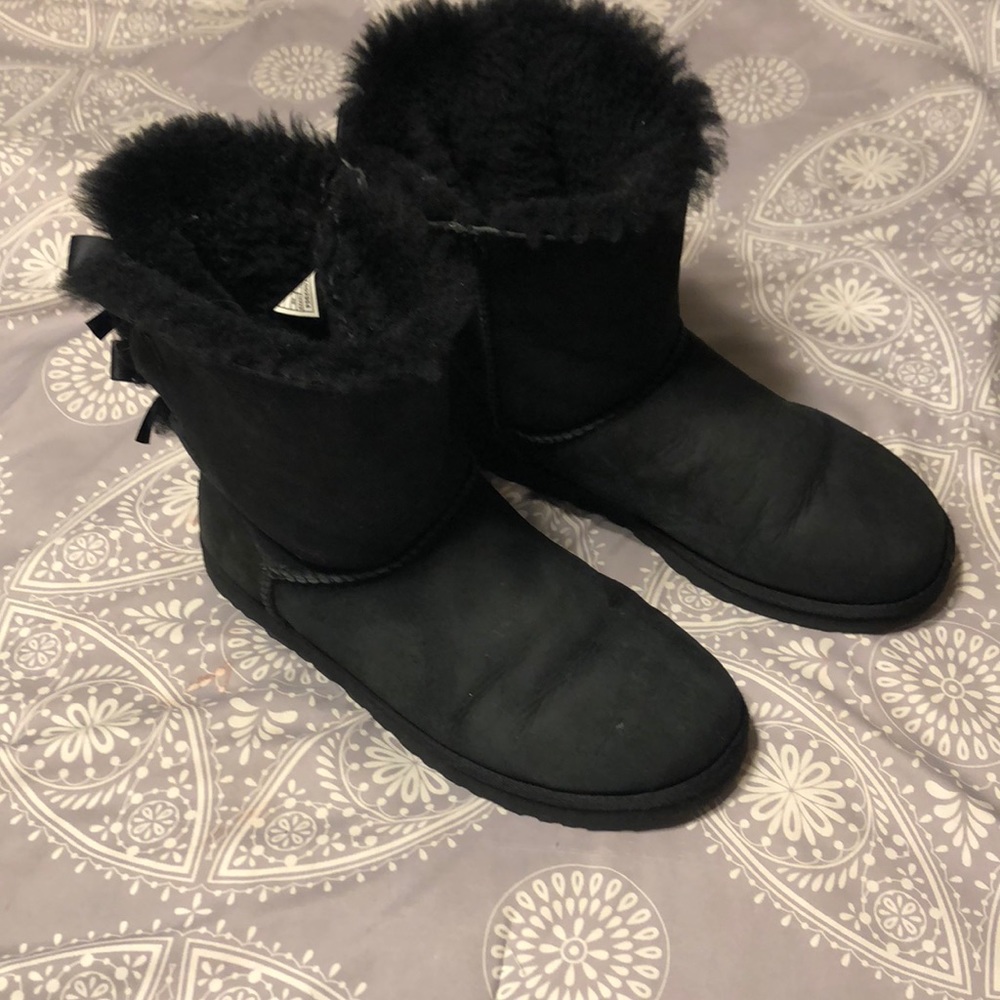 Ugg Bailey bow size 9 black guc